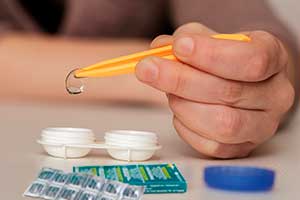 Как ухаживать за линзами с помощью специальных очищающих таблеток?